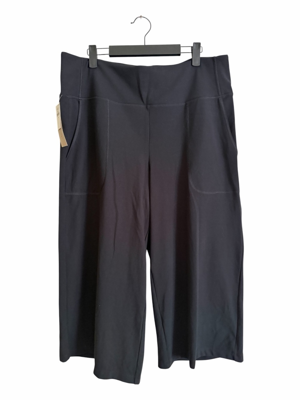 Women's Banana Republic Factory Active Sueded Black Wide-Leg Capri Pants